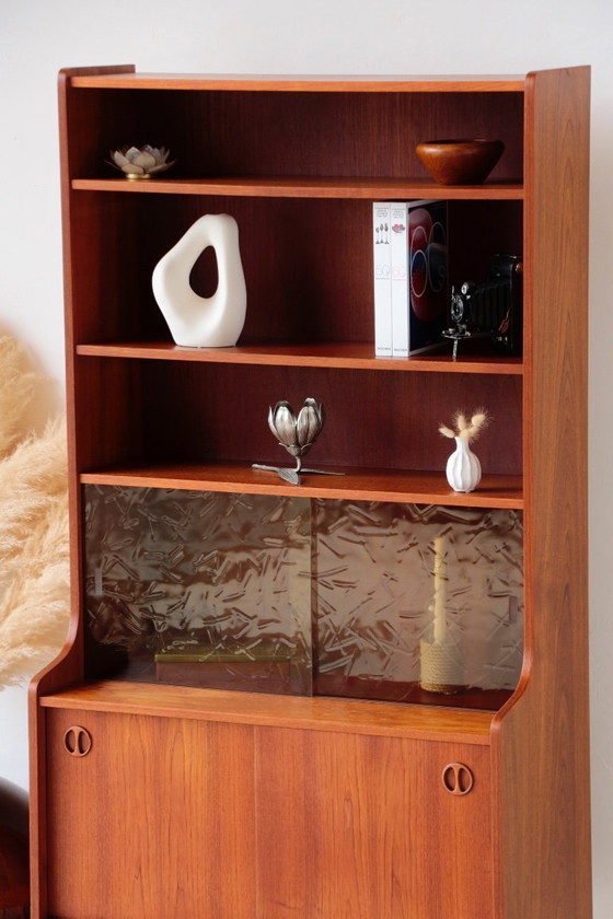 Image 1 of Librería escandinava de teca con frente de cristal