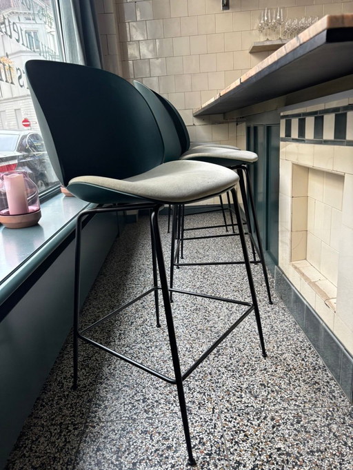 8 tabourets de bar Gubi Beetle