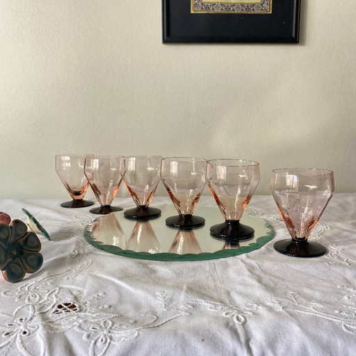 6 kleine Art-Deco-Wein- oder Wassergläser mit Stiel in Rosa und Schwarz, 7 cl – glazen karaffen, Glass