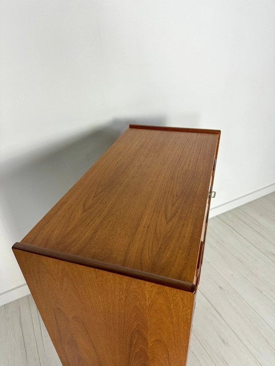 Image 1 of Vintage Deense teakhouten commode, minimalistische dressoir in mid-century modern stijl, jaren 60