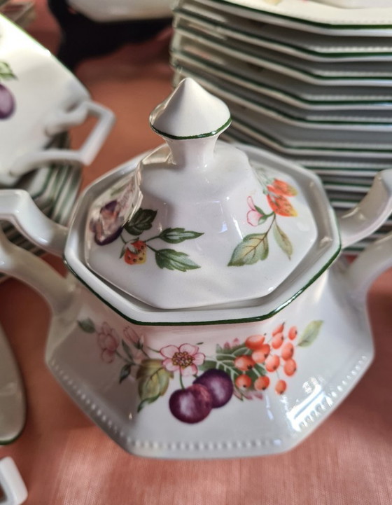 Image 1 of Servizio da tè e torta alla frutta fresca Johnson Brothers England con piatto da portata e petit four.