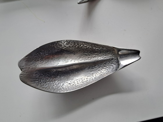 Image 1 of Posacenere a fiore in metallo vintage