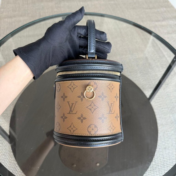 Image 1 of LOUISE VUITTON CANNES MONOGRAM REVERSE HANDTAS