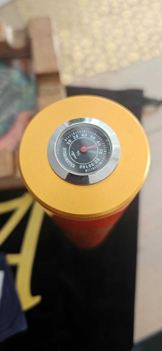 Image 1 of Handgefertigter Aschenbecher aus Eichenholz mit Epoxidharz – Individueller Zigarrenaschenbecher – Das perfekte Geschenk für die 