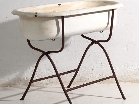 Antique bathtub in enamelled iron – Central Europe, circa 1950 #6 – Decorative Objects, Industrieel (photo 2 of 40)