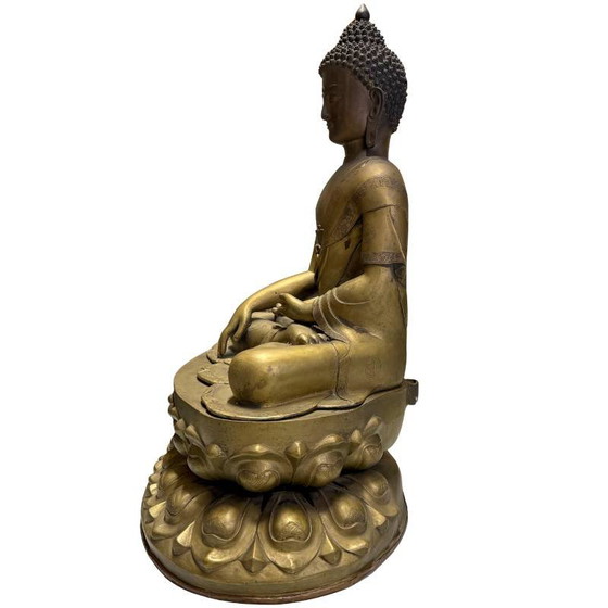 Bouddha monumental doré au feu – Ladakh, 19e siècle ou même plus ancien. – Sculptures, Bronze, Copper (photo 7 of 10)