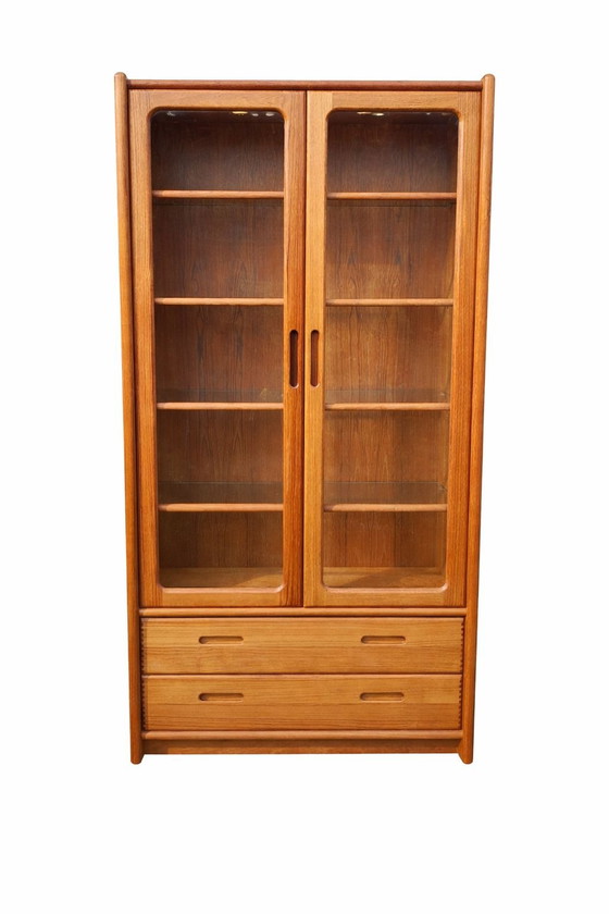 Image 1 of Vintage Dyrlund vitrinekast, massief teakhout, Denemarken, jaren 70