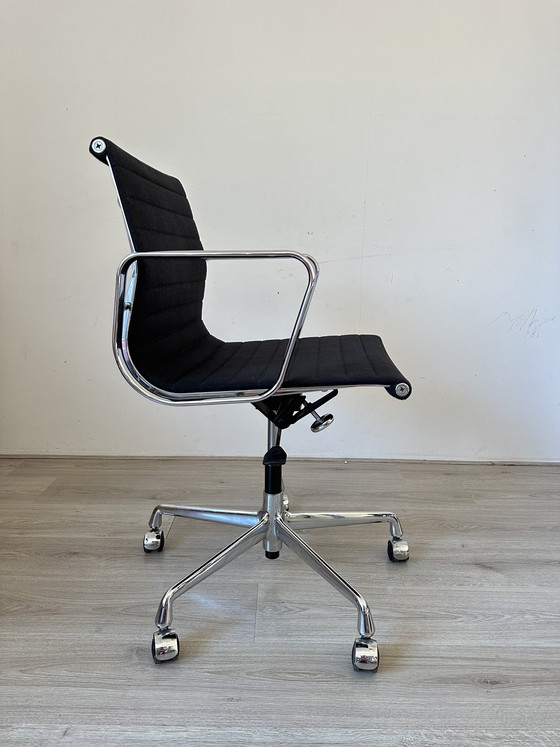 Image 1 of Vitra EA117 design bureaustoel 