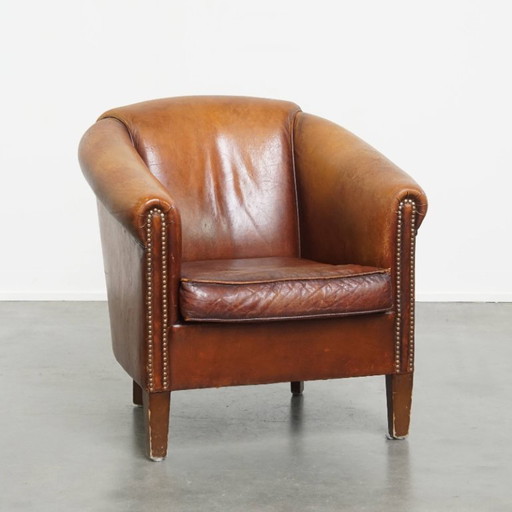 Stoere cognac kleurige schapenleren clubfauteuil 