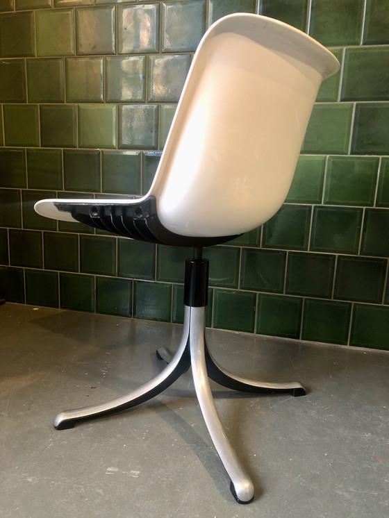 Image 1 of Tecno Modus swivel bucket seat