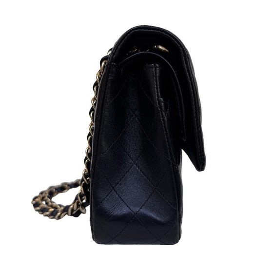 Chanel Classic Flap medium – Crossbody bags, Lambskin (photo 8 of 17)