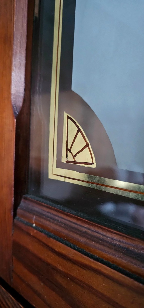 Image 1 of 2 identieke Art Nouveau vitrines uit circa 1900 met geglazuurd glas