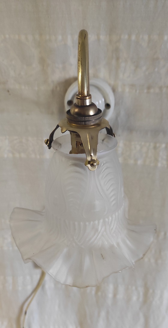 Image 1 of Applique Col De Cygne En Laiton, Porcelaine Et Verre - Mid. XXème