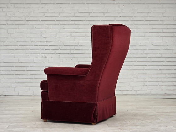 Image 1 of Chaise danoise à dossier haut des années 1970, velours rouge cerise, pieds en frêne