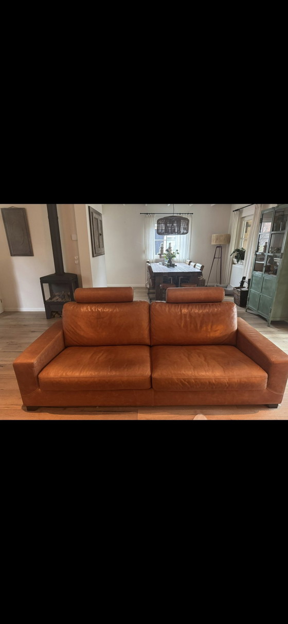 Image 1 of MACHALKÉ COGNAC 2,5-SITZER-SOFA