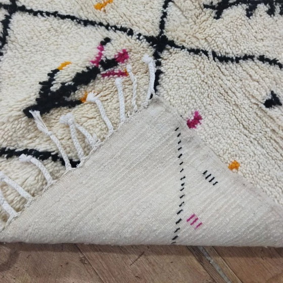 Image 1 of Wollen Azilal vloerkleed crème – ruiten en bloemmotieven handgeweven (173×110 cm)