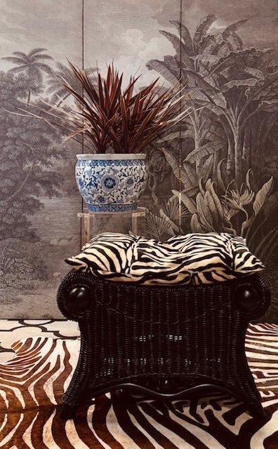 Image 1 of TABURETE DE RATÁN NEGRO REPOSAPIÉS OTOMANO CON COJÍN DE CEBRA