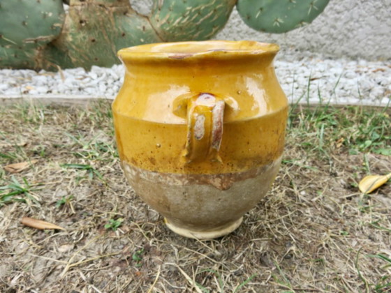 Raro vasetto per marmellata in terracotta smaltata gialla, proveniente dalla Francia sud-occidentale. (photo 8 of 12)