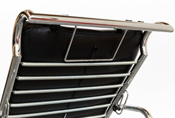 Image 1 of Chaise longue e pouf "Genni" di Gabriele Mucchi per Zanotta