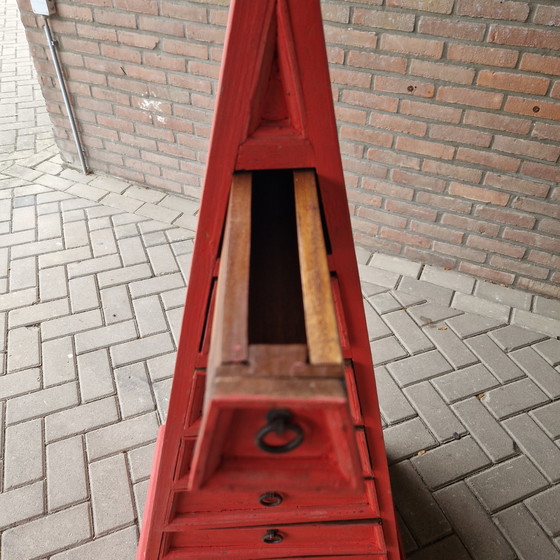 Image 1 of Commode pyramidale des années 90, armoire bohème rouge