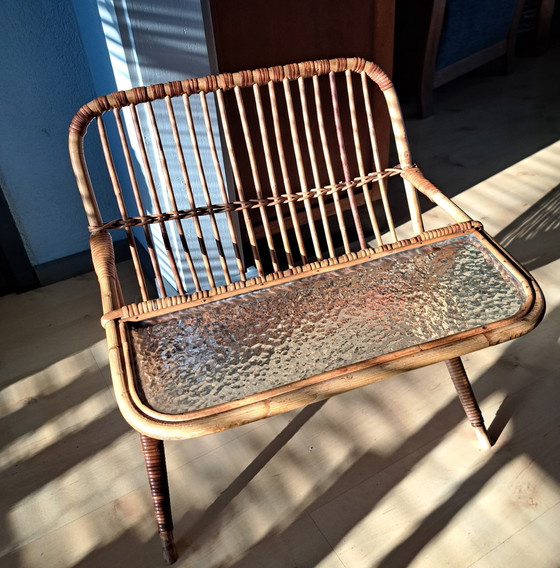 Image 1 of Table de lecture en rotin