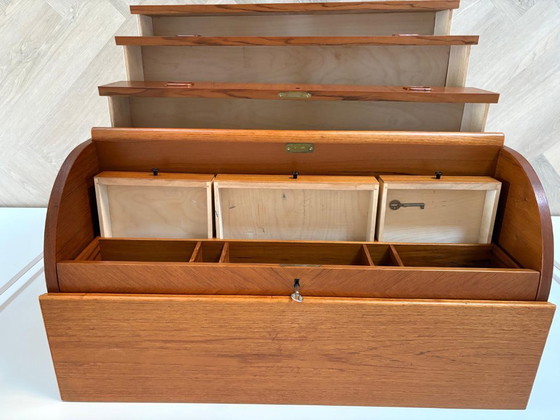 Image 1 of Escritorio exclusivo de Egon Ostergaard | Teca | SMI Suecia | Década de 1960