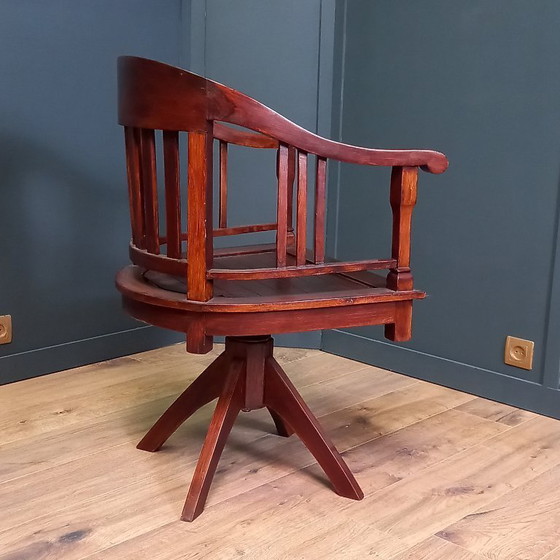 Image 1 of Chaise de bureau ancienne en acajou à coupelles