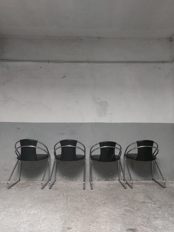 Image 1 of 4 x Chromrohr-Esszimmerstühle aus schwarzem Leder, Italien 1980