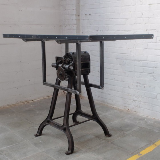 Image 1 of Mesa de bar industrial icónica