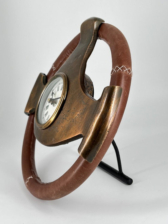 Image 1 of Sculptural steering wheel table clock made of patinated metal – Vintage Automobilia