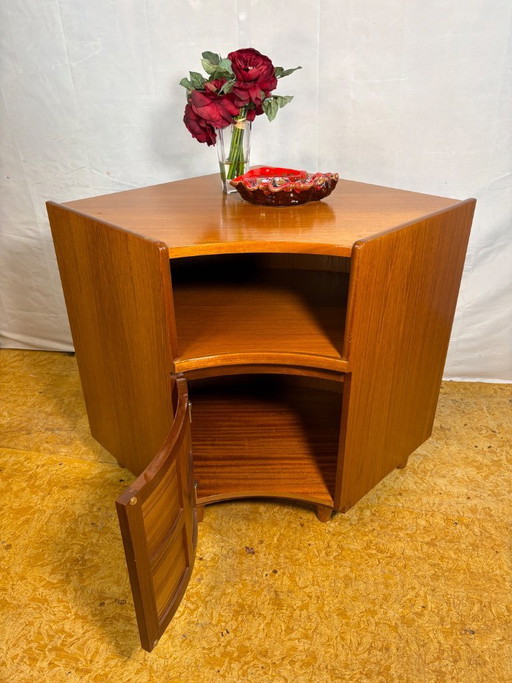 Vintage Nathan Teak Corner Cabinet (c. 1960s–1970s) – Mid-Century Modern  A beautiful and highly practical vintage teak corner c