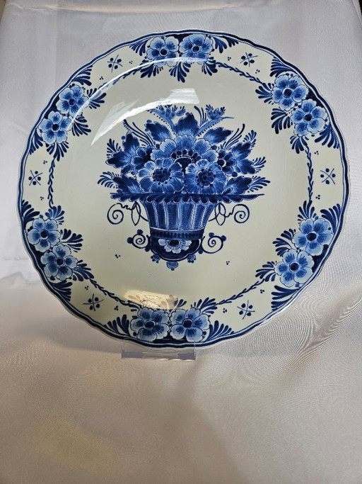 Groot Royal Delft Wandbord (29,5 cm) – Handgeschilderd, Bloemenmand, 1967