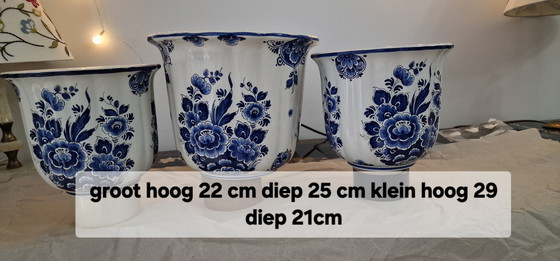 Image 1 of Exclusive set of 3 hand-painted Delft Blue cachepots – Holland