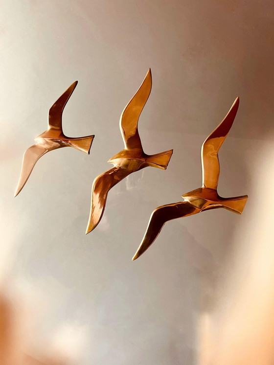 Image 1 of 3 pájaros de pared de latón en vuelo