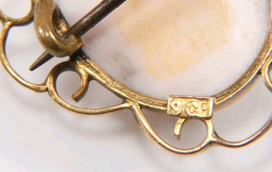 Image 1 of Bellissima spilla in oro 375 9kt con cammeo.