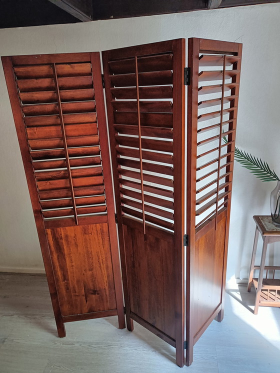 Image 1 of Séparateur d'écran à lames en bois d'acajou