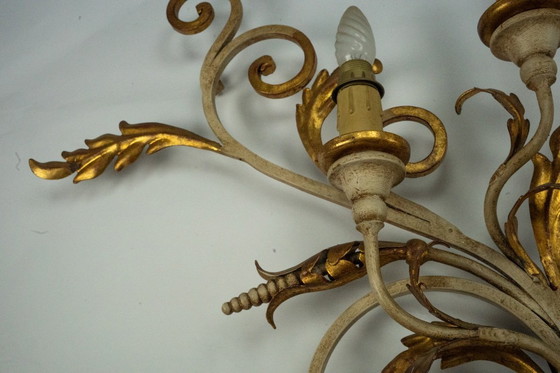 Image 1 of Coppia di grandi lampade da parete floreali in metallo dorato e laccato. Italia anni '60