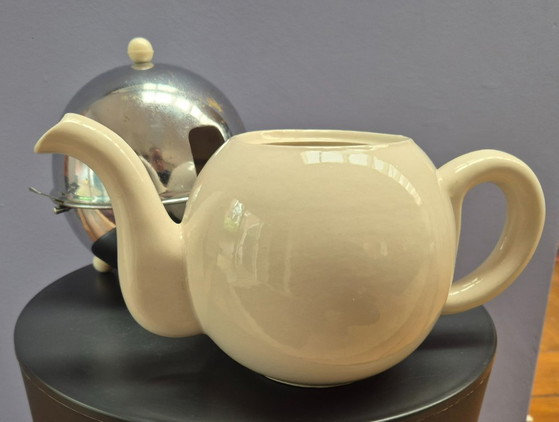 Image 1 of Ever Hot 'insulated' teapot.