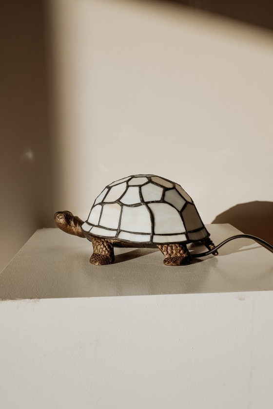 Image 1 of Vintage Tiffany schildpad lampje - wit opaalglas 