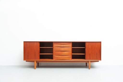 Groot teakhouten dressoir uit Dyrlund, jaren 60