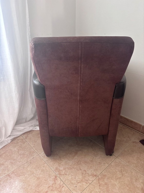 Image 1 of "Fauteuil op wielen, bekleed met nubuck en leer."