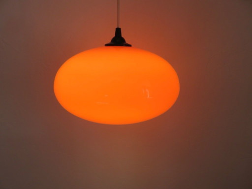 Suspension en opaline orange, 1970
