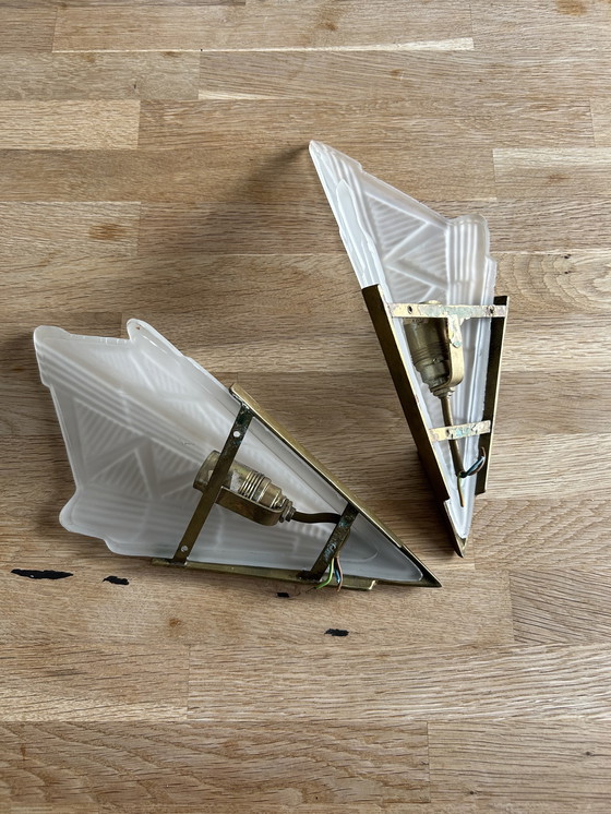 Image 1 of 2x Lampade da parete eclettiche in ottone vintage (triangolo) con vetro satinato