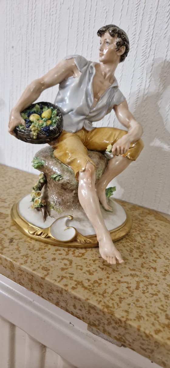 Image 1 of Statuette Man, Vinogram