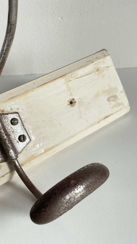 Image 1 of Antike Schulgarderobe, weißes Holz