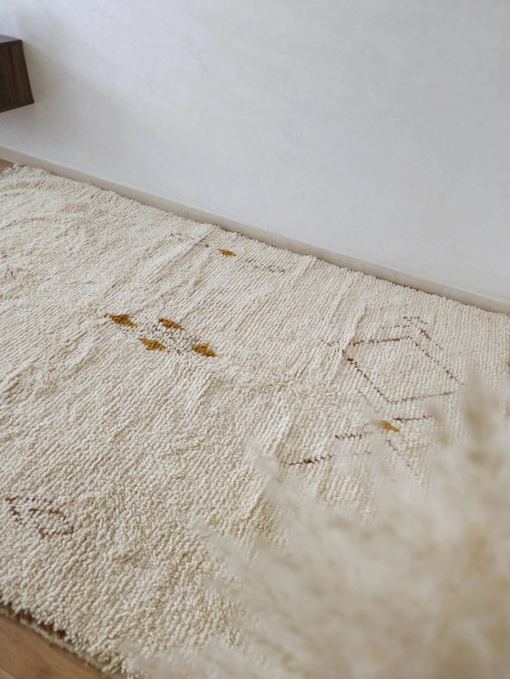 Grand tapis marocain en laine naturelle, dimensions 250x150 cm, fait main. – Wool (photo 8 of 9)