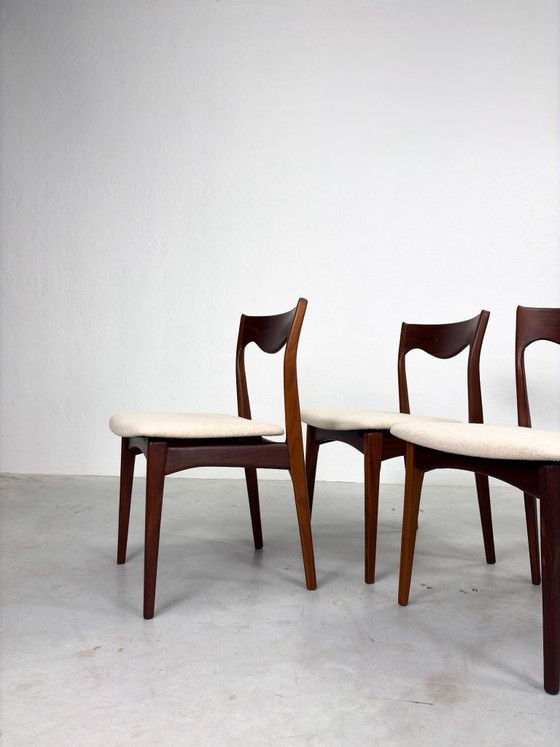 Set Vintage Dining chairs by AwA – Wood (photo 2 of 19)