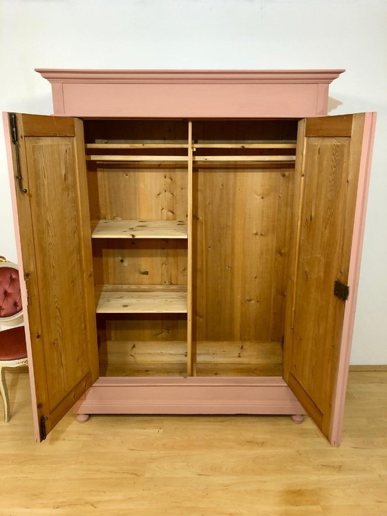Image 1 of Traumhafter Gründerzeit Kleiderschrank um 1880 à Altrosa