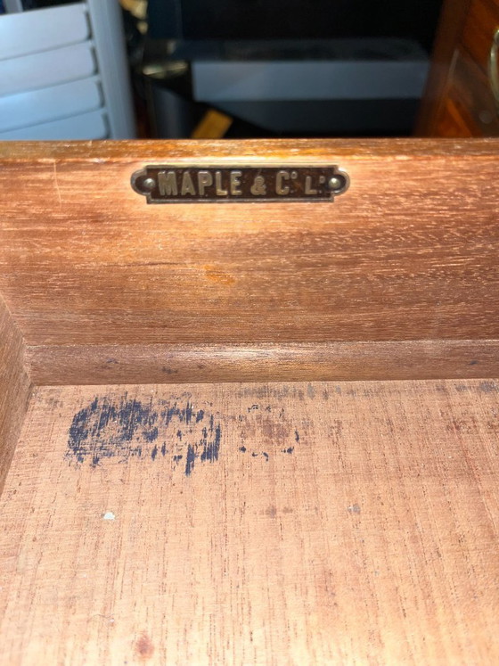 Image 1 of Maple & Co Prachtig Edwardiaans bureau van satijnhout met kruisbanden van walnoothout