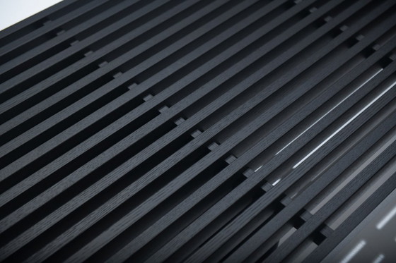 Image 1 of Superbe banc Cansado Refolo 514 XL en chêne noir par Charlotte Perriand - Cassina